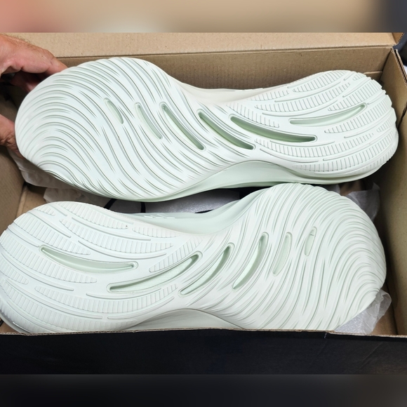 Adizero Select 2.0 Low Basketball Shoes - Picture 6 of 6